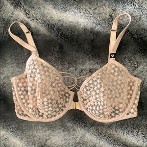 NWT Victoria’s Secret Starburst Unlined Bra 🎀